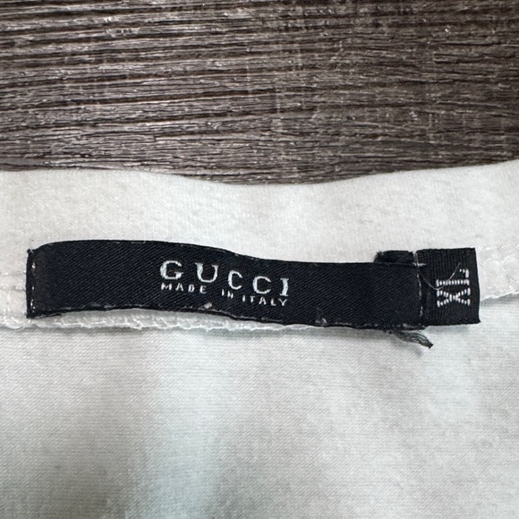 Gucci White T-Shirt with Black and Red Accents - Picture 5 of 11